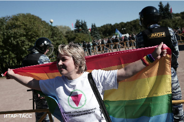 В Петербурге ЛГБТ-активиста оштрафовали за нарушения закона об иноагентах