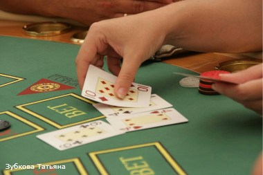 Почему некоторые люди почти всегда зарабатывают деньги с помощью покердом покер зеркало