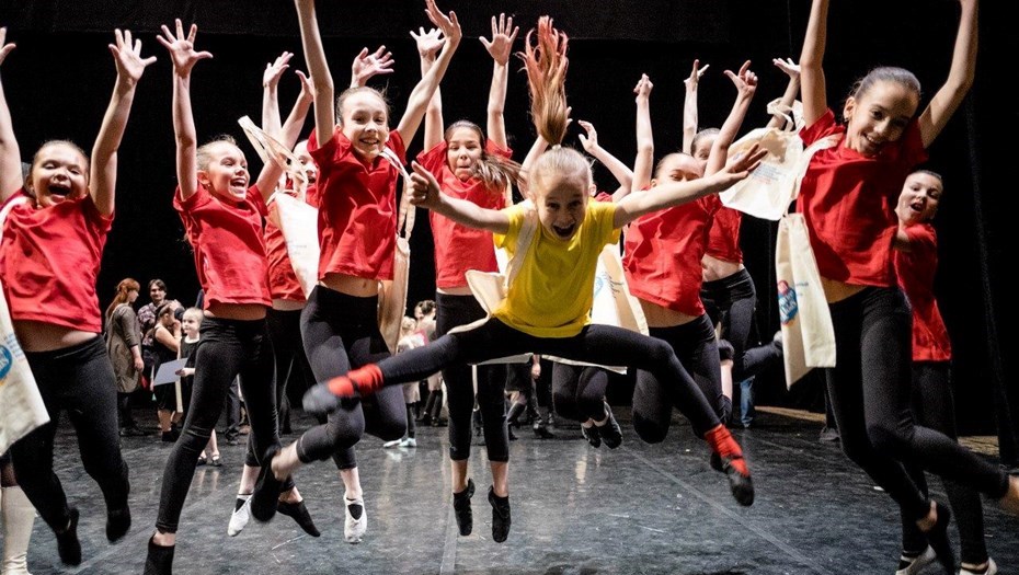 Школа мир танца. Современные танцы. Современная хореография дети. Танцы современные для подростков. Детские современные танцы.