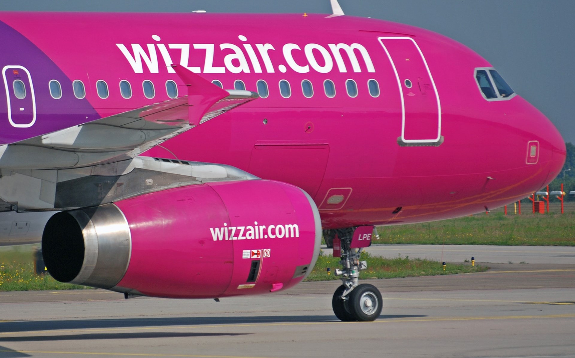 Авиакомпания wizzair. Венгерская авиакомпания Wizz Air. Wizz Air авиакомпания самолет. A321 Wizz Air. Wizz Air самолеты компании.