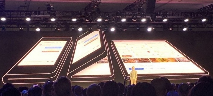 Первый за десятилетие: Samsung показал смартфон-книжку с гибким экраном Infinity  Flex