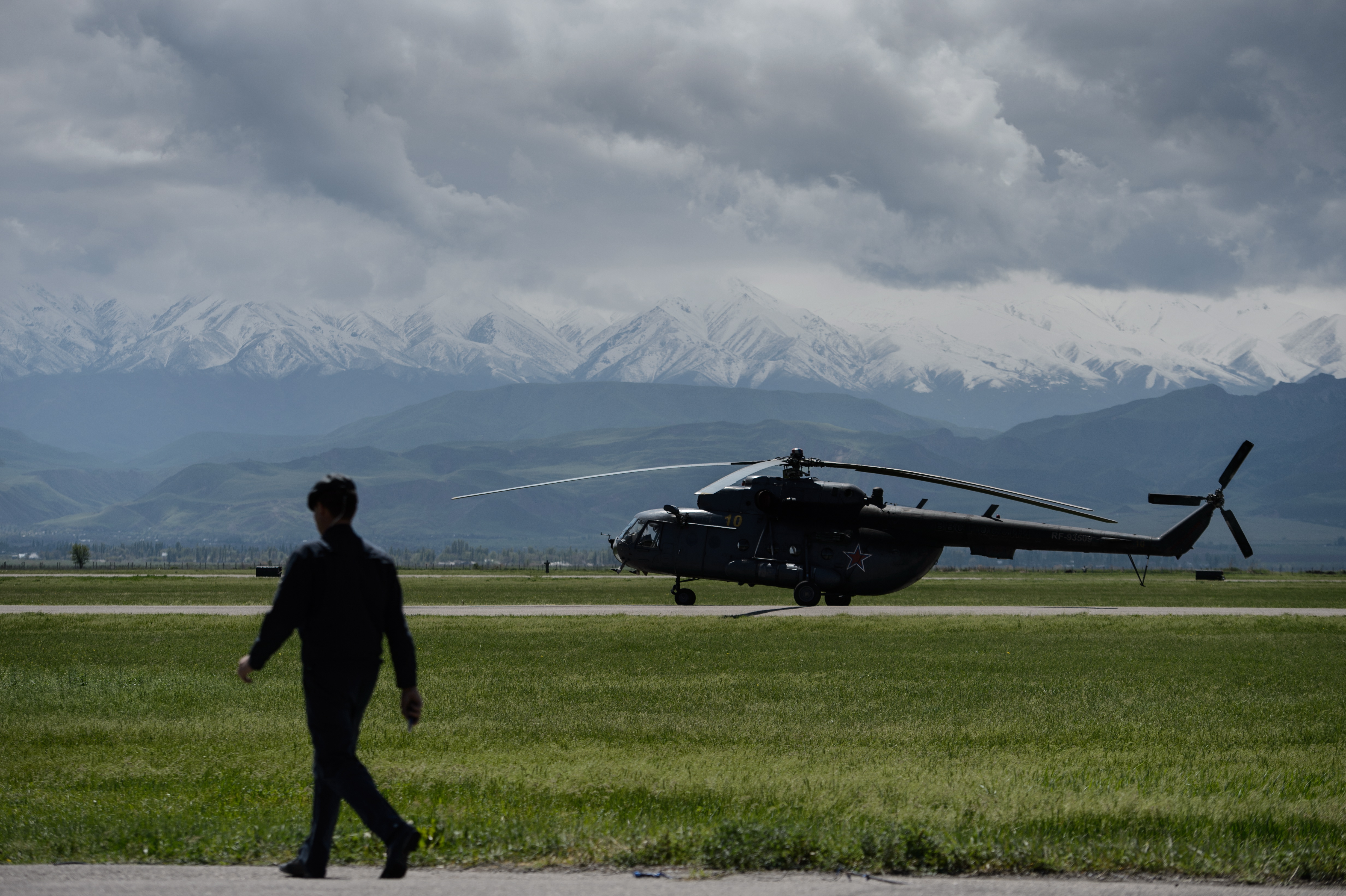 Киргизия кант военный городок