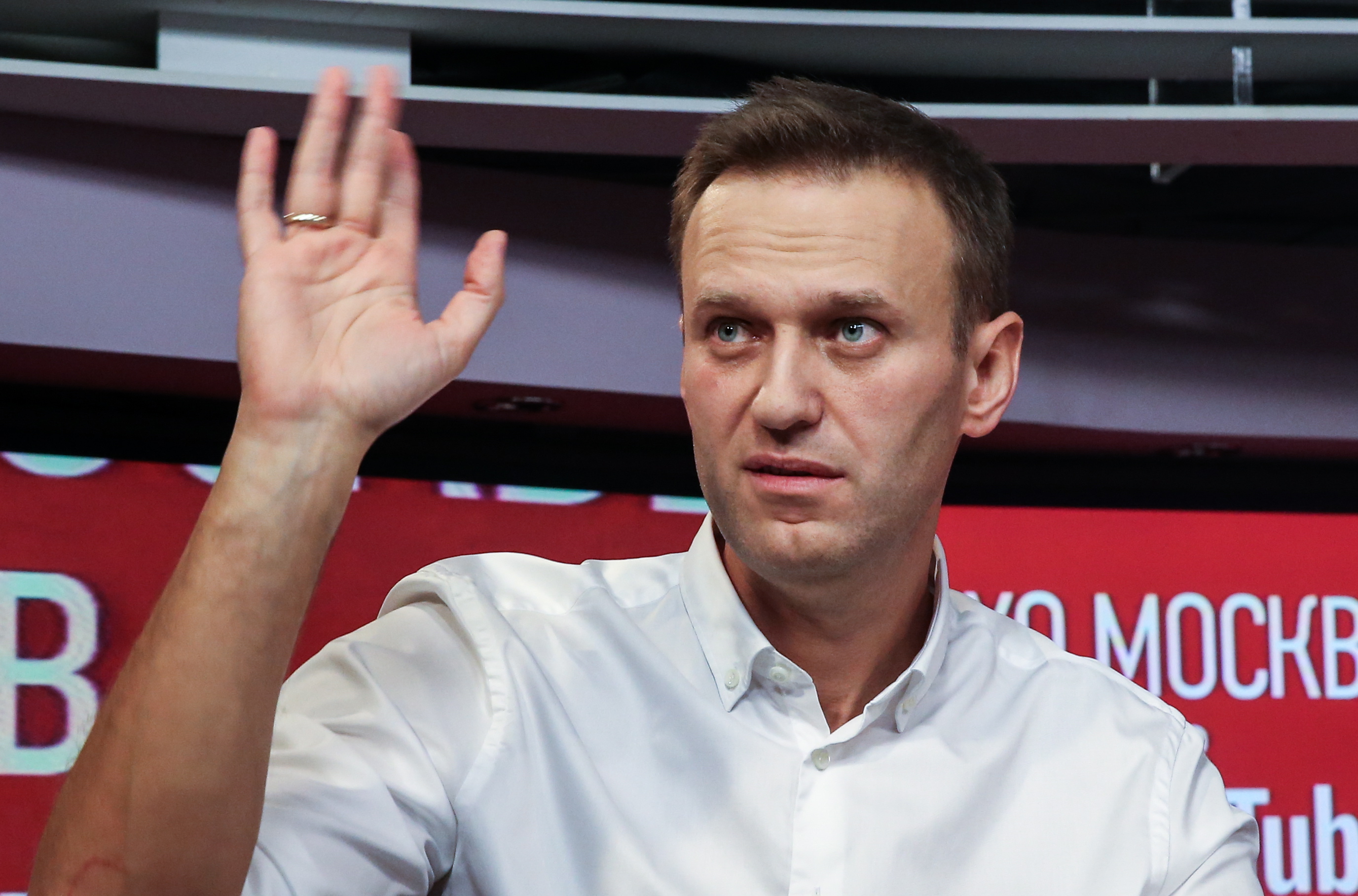 Блогера навального. Навальный фото.