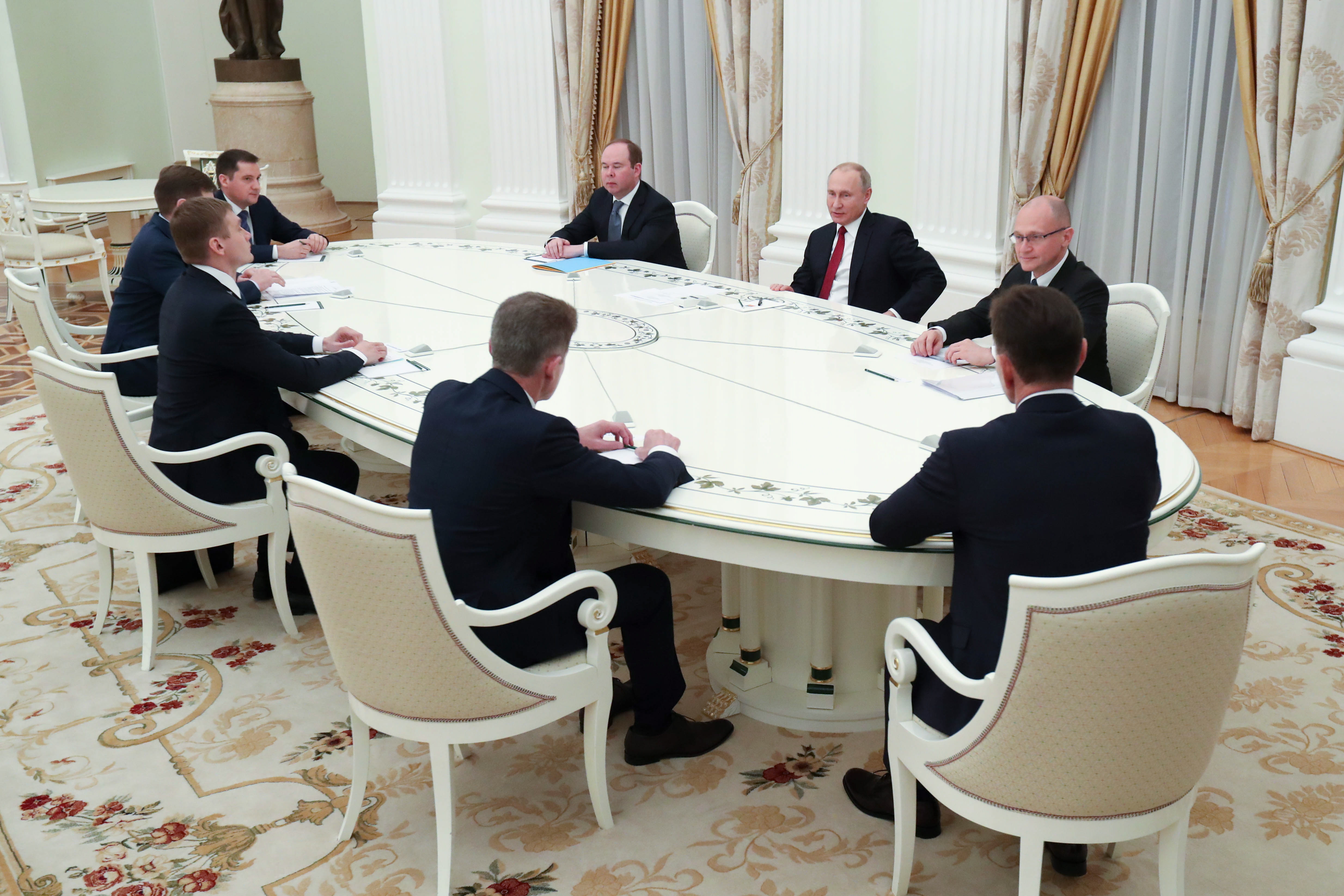 Президентская тысяча. Стол переговоров Путина.