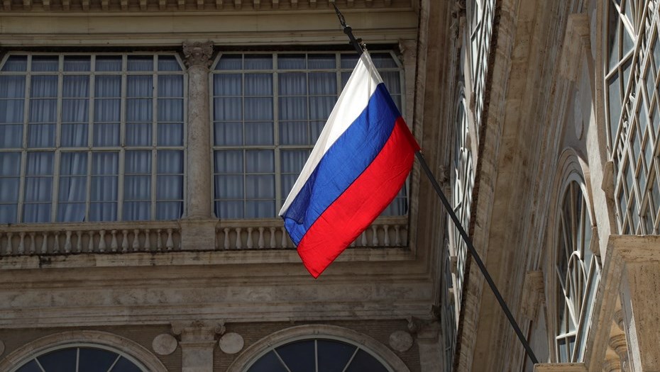 Вести россия италия. Италия Россия флаг посольство. СМИ Чехии.