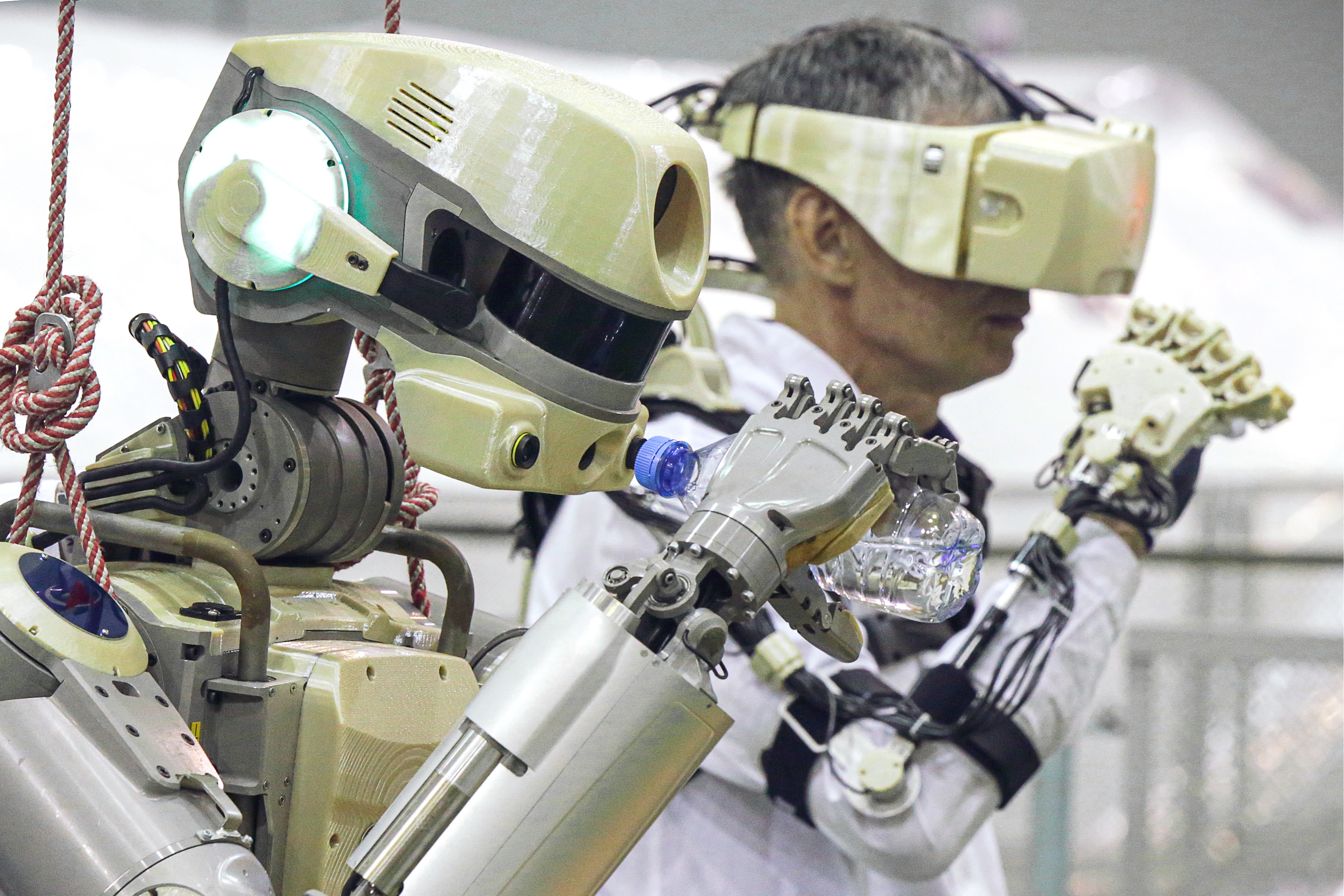 Работы и технологии робот. Теледроид робот Роскосмос.