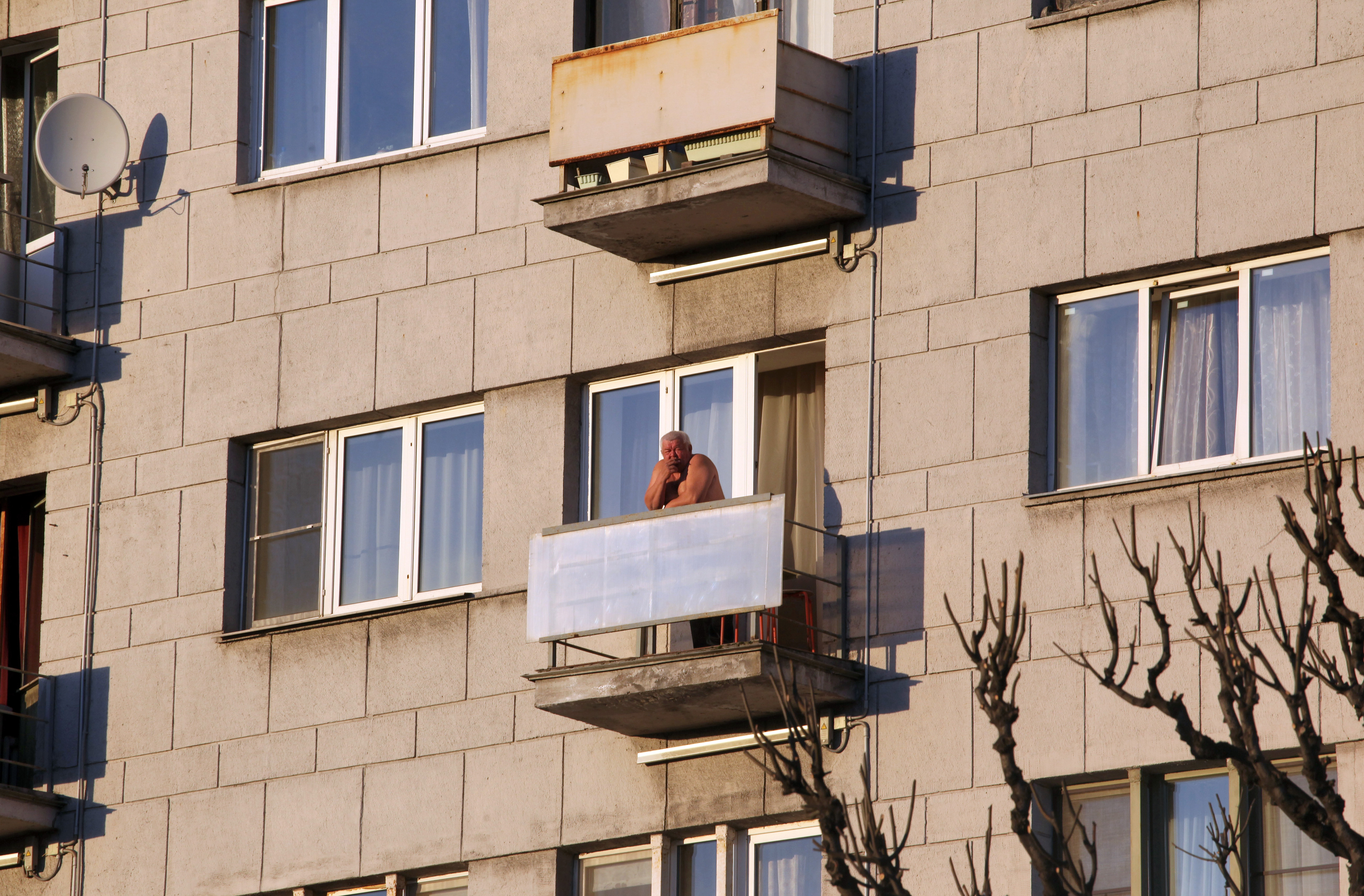 Открытый балкон в многоэтажке