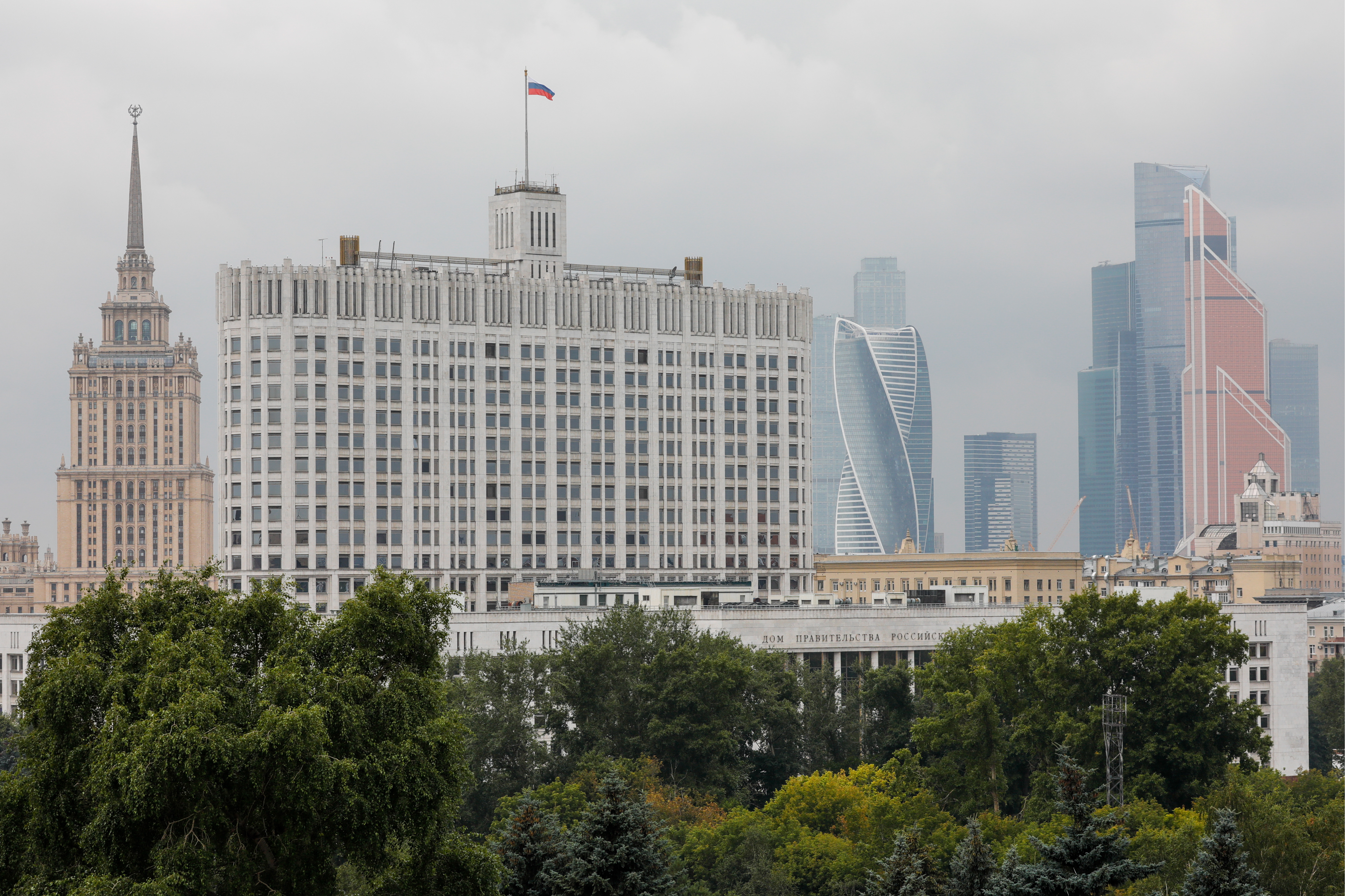 Домой в москву. Дом правительства Москва. Белый дом правительства в Москве. Белый дом здание правительства РФ. Белый дом Москва 2021.