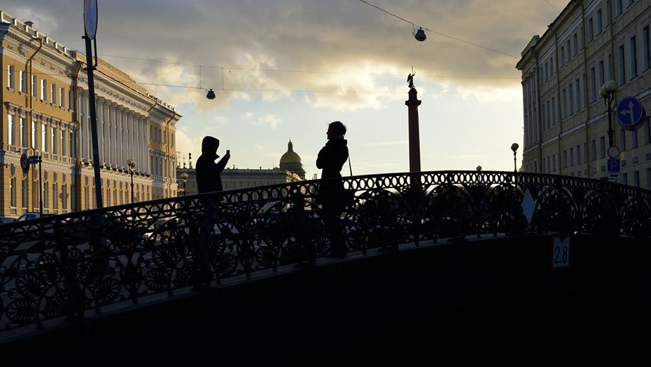 1 июня спб. Певческий мост в Санкт-Петербурге. Питер 1. Петербург 1.04.21. Санкт Петербург 1 звезда.