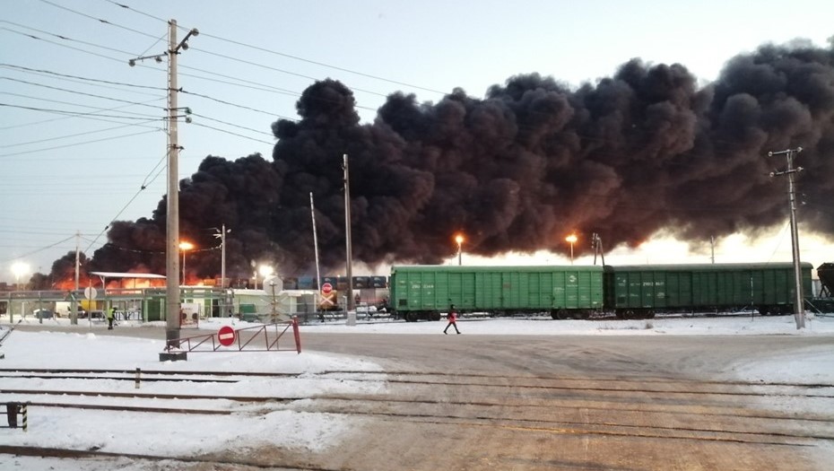 Пожар в шушарах поджог. Пожар на складе Шушары. Пожар Шушары сейчас. Пожар в Санкт Петербурге сейчас Шушары. Пожар Ангара в СПБ.