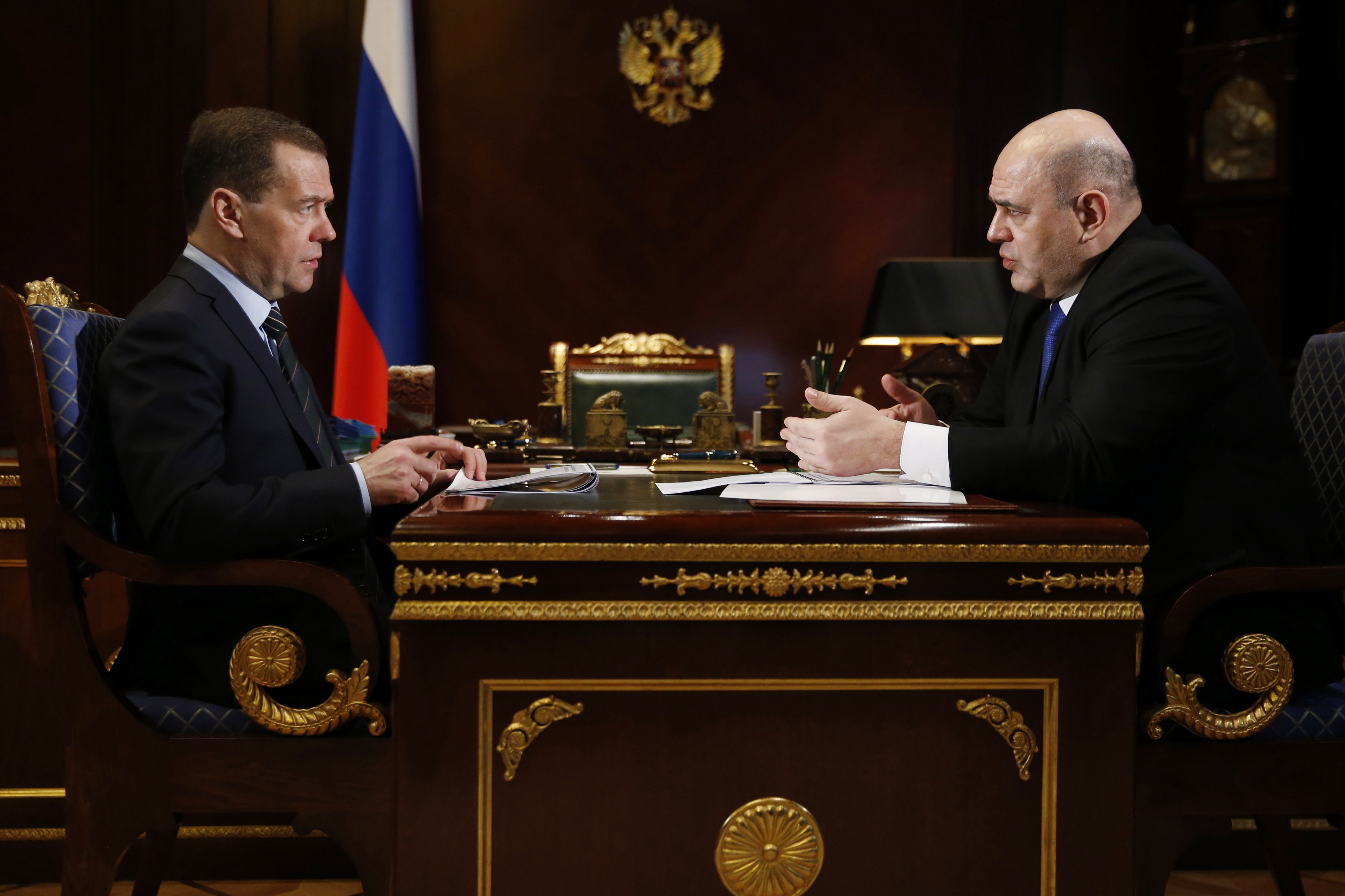 Рост премьер министра. Правительство Медведева и Мишустин. Мишустин и Медведев фото. Второе правительство Медведева.