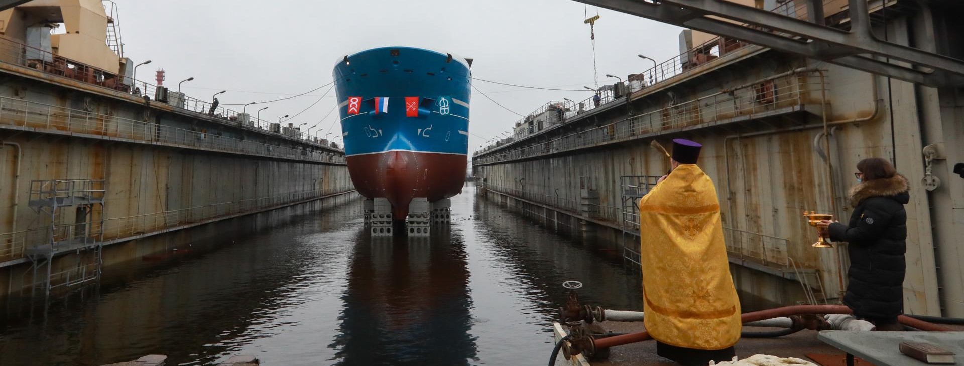 спасательная операция в море. остаться на плаву после грозных.