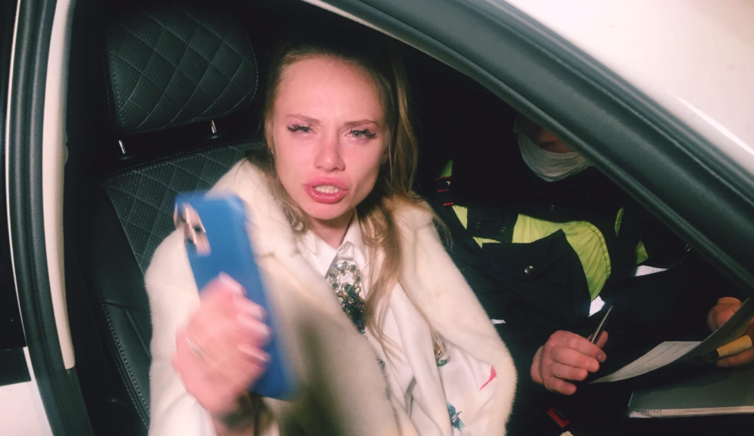 В Кирове пьяные девушки набросились с кулаками на инспекторов ДПС