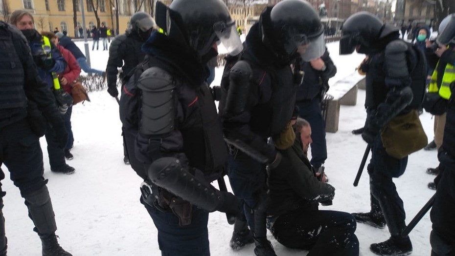 Акции арест. Почти 300 человек задержали на несанкционированной акции в Москве.. 12 Июня 2017 СПБ задержания.