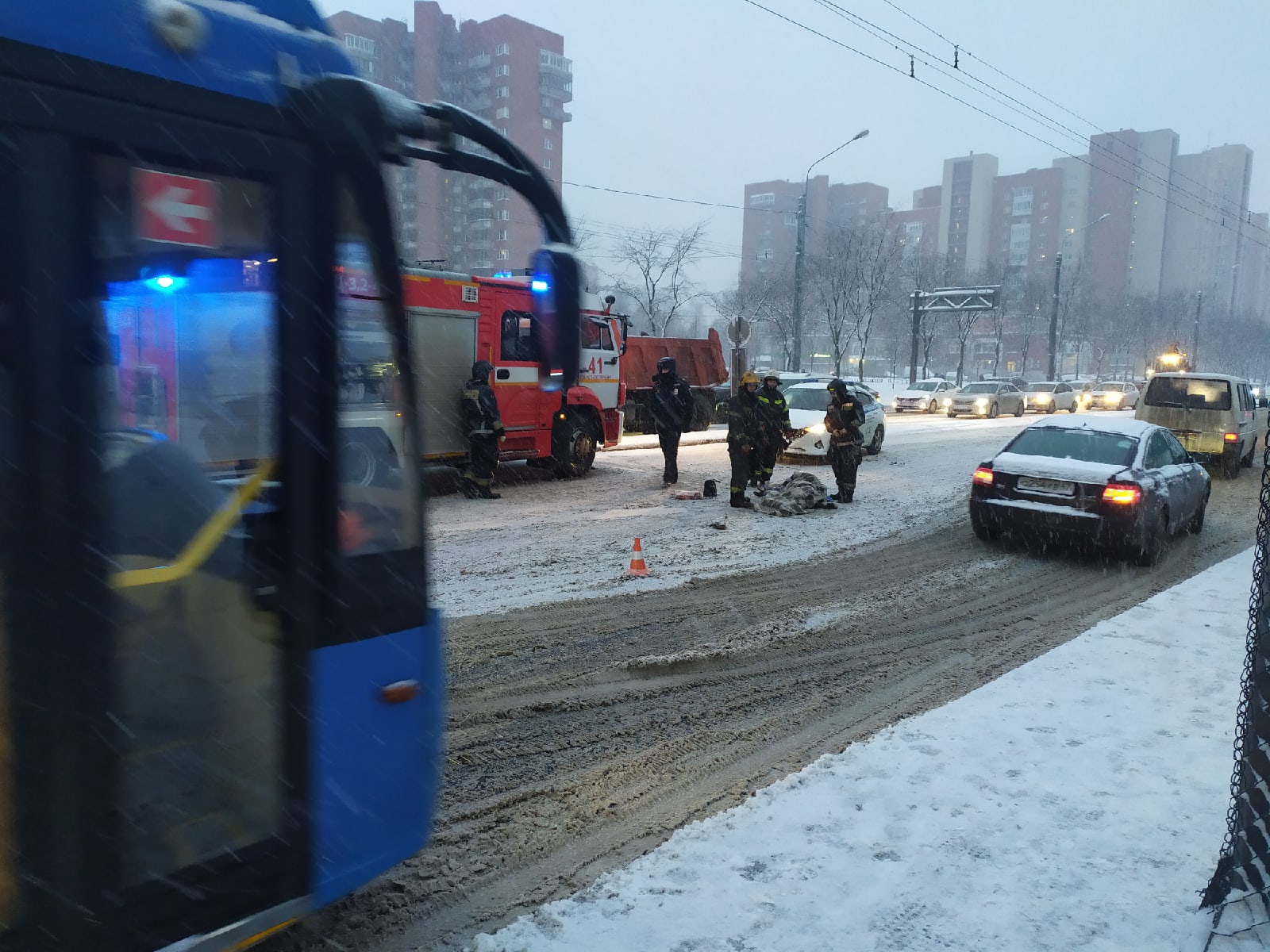 В Петербурге пожарная машина сбила пожилую женщину