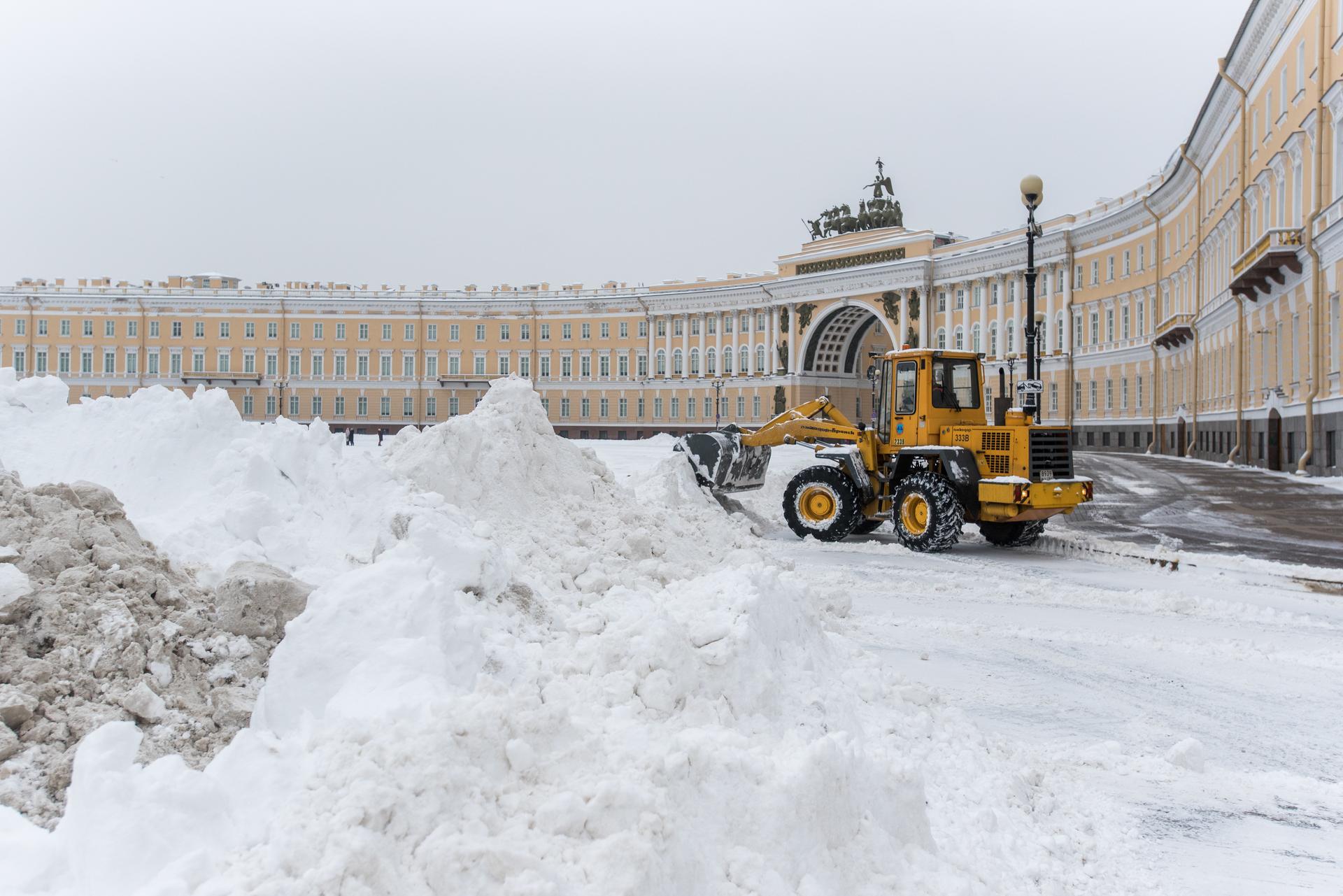 Доставка сейчас спб. Снегопад в Санкт-Петербурге. Завалы снега в Санкт-Петербурге. Питер засыпало снегом. Питер завалило снегом сегодня.