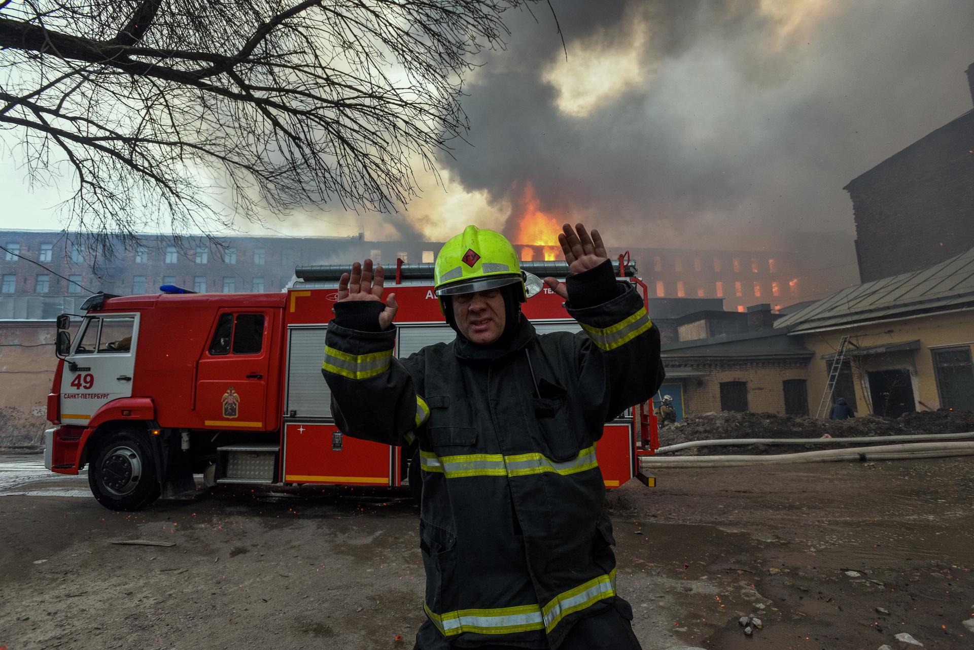 Сайт пожарных спб. Пожарные в Петербурге. Пожарные сокращения. Пожарка сокращенно. Зима пожарка Питер.