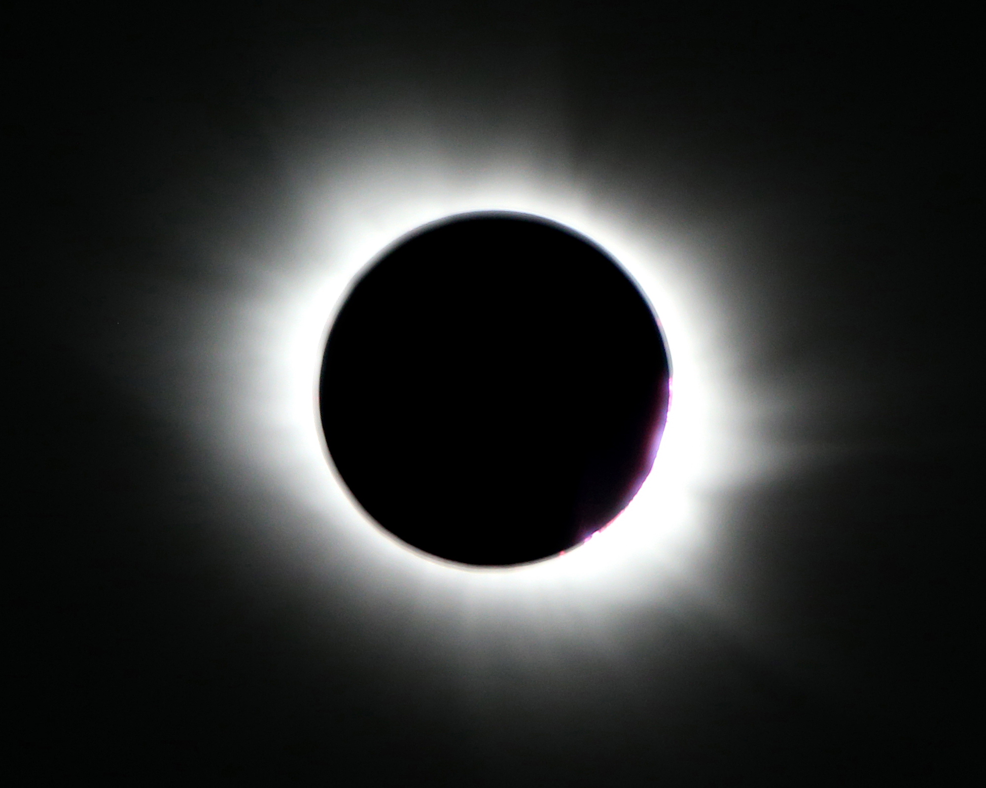Солнечное затмение 8 апреля спб. Меркурий затмение. Кольцеобразное солнечное затмение. Затмение солнца Меркурием. Затмение солнца Плутоном.