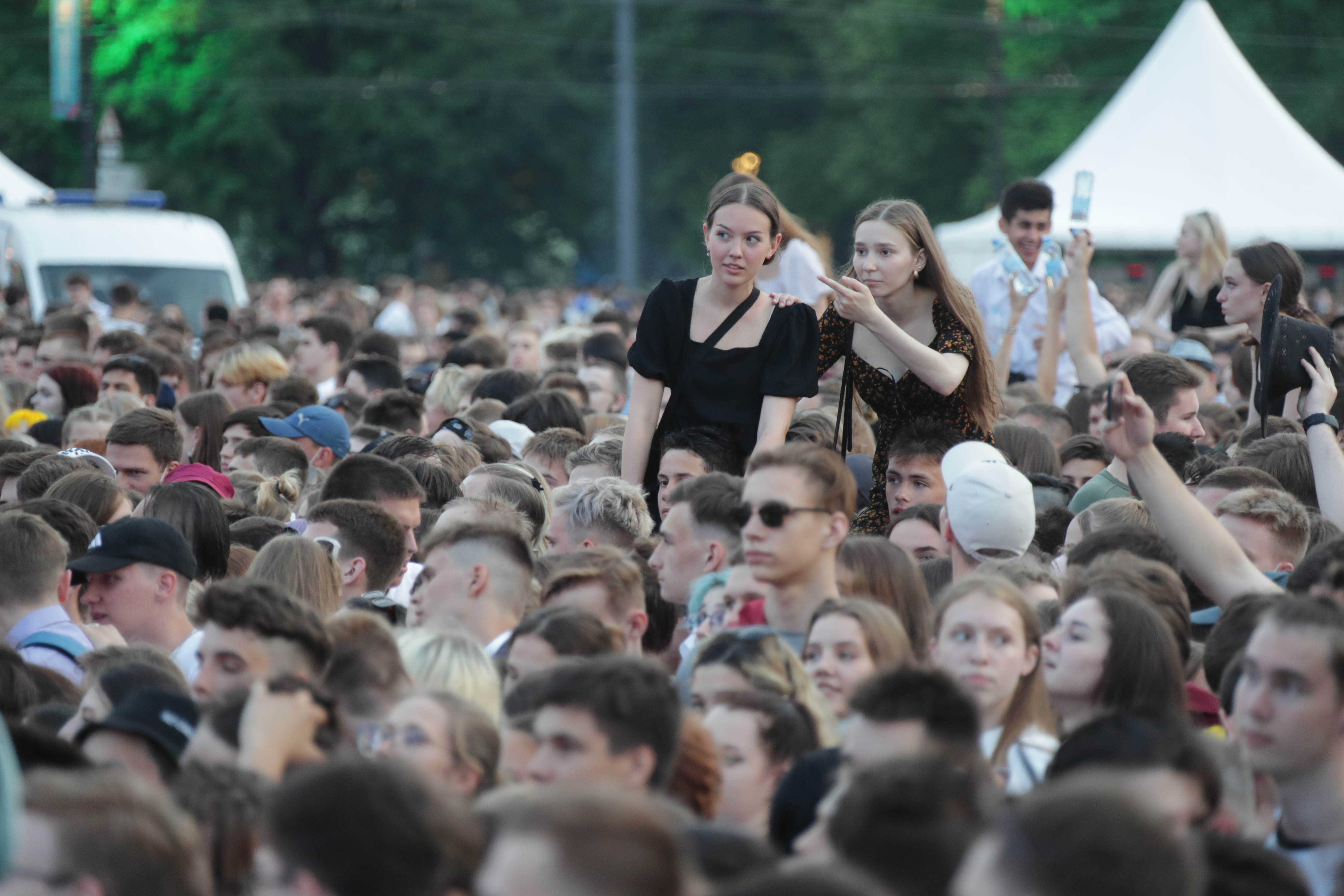 Зрители санкт. Праздник Алые паруса в Санкт-Петербурге 2021. Выпускной в Санкт Петербурге Алые паруса. Алые паруса 2021 в Санкт-Петербурге. Алые паруса (праздник выпускников).