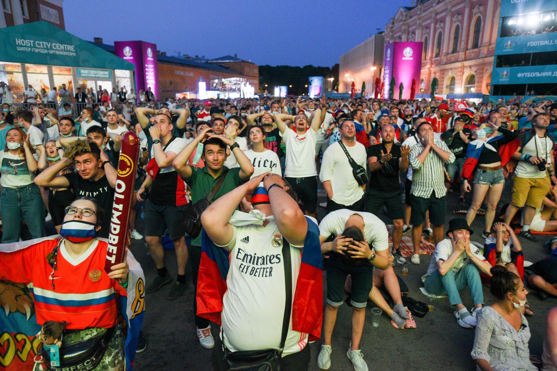 Евро фан. Фан зона евро 2020 в Санкт-Петербурге. Фан зона евро 2020. Евро 2020 СПБ. Питер евро 2021.