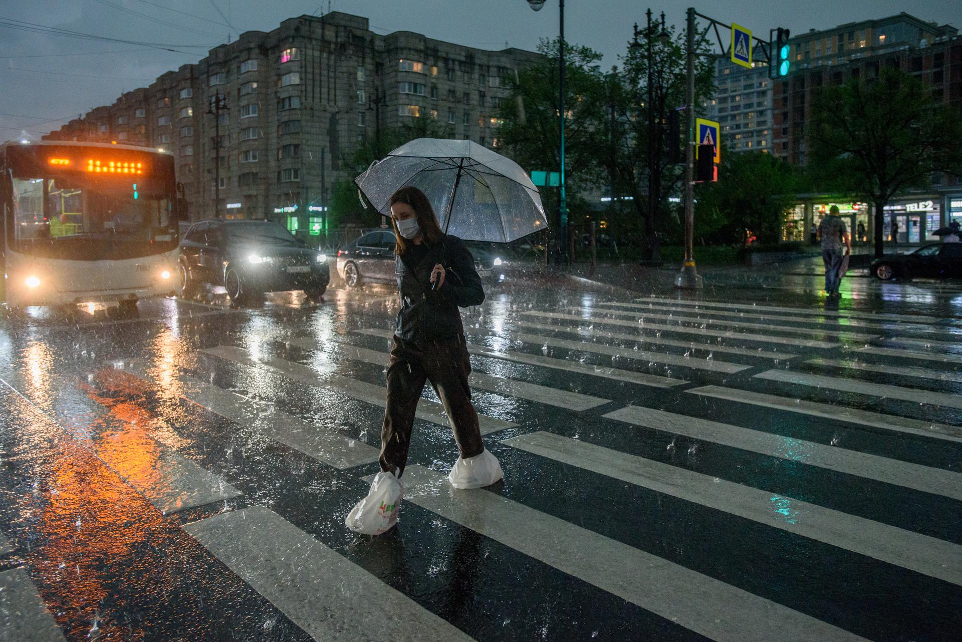 Rain area. Санкт-Петербург ливень. Дождь в городе. Дождь в Питере. Дождь летом в городе.