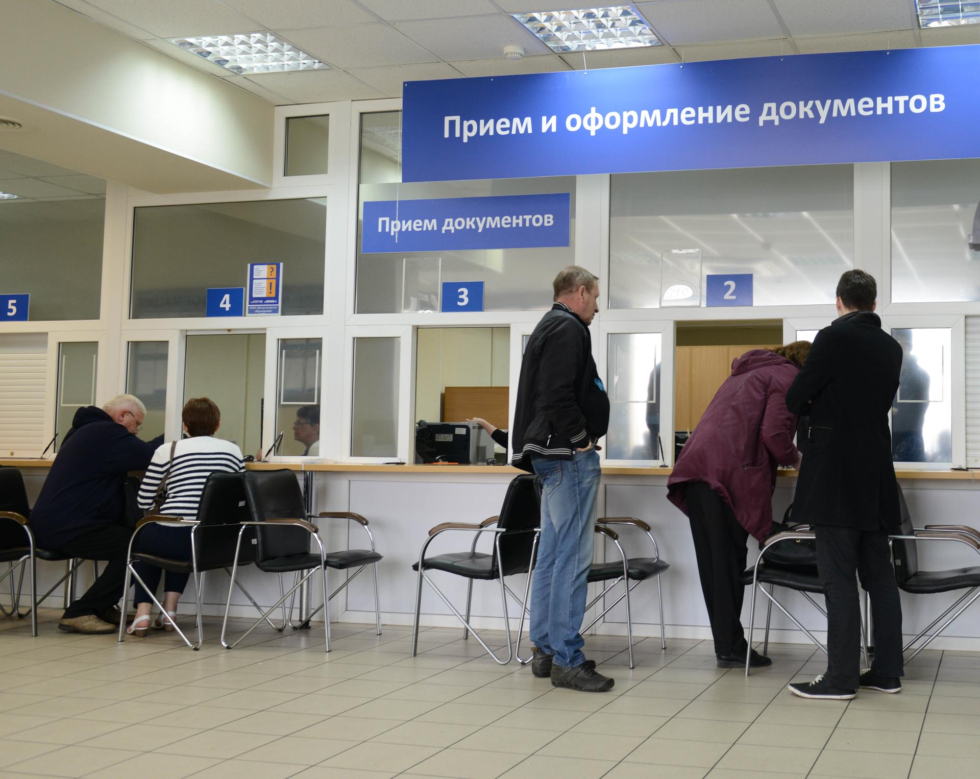 В петербургском управлении ГИБДД рассказали о графике МРЭО в нерабочие дни