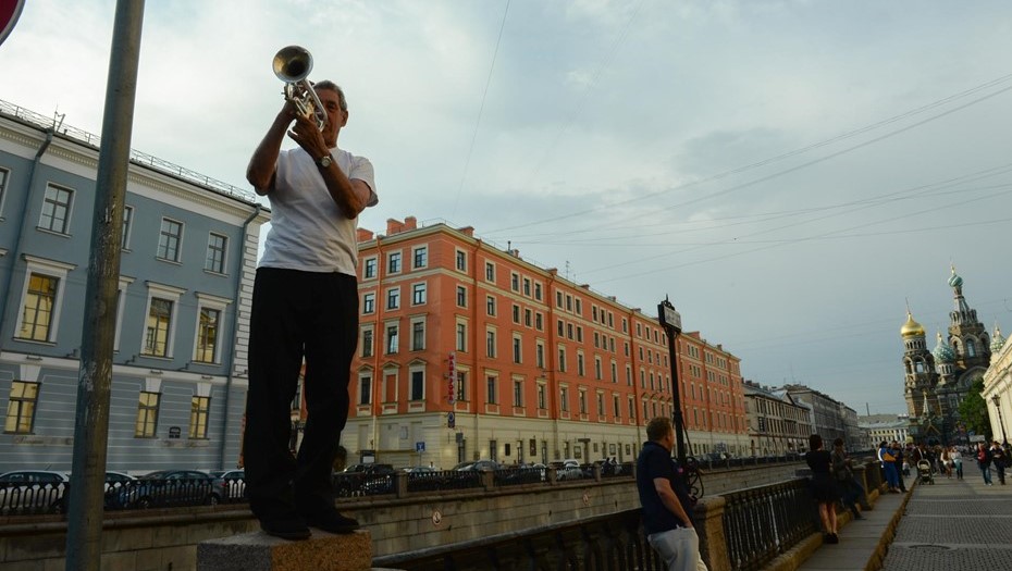 30 апреля спб. Уличные музыканты Санкт-Петербурга. Петербург уличная жизнь фотографии.