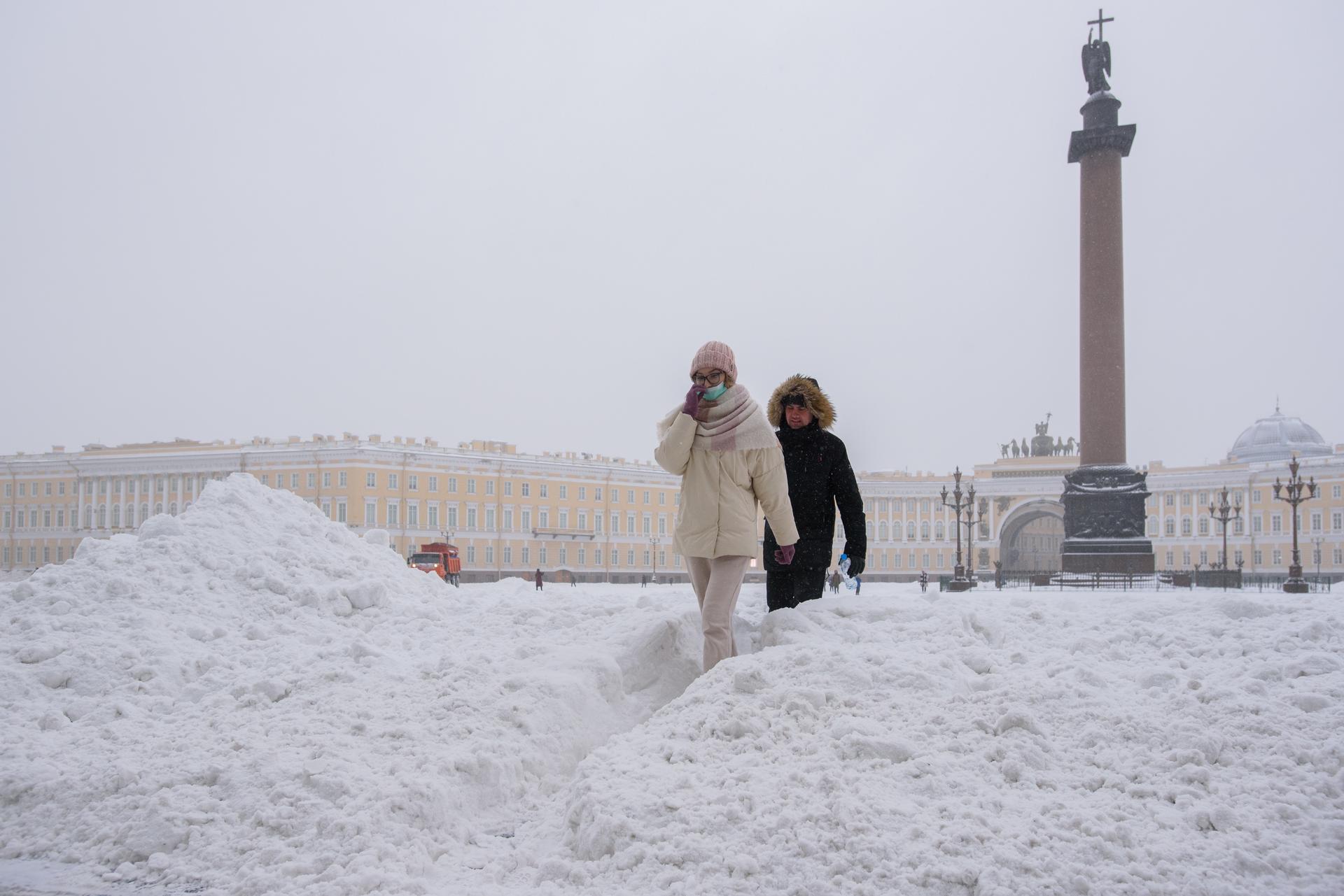 Первый снег в Питере на Дворцовой