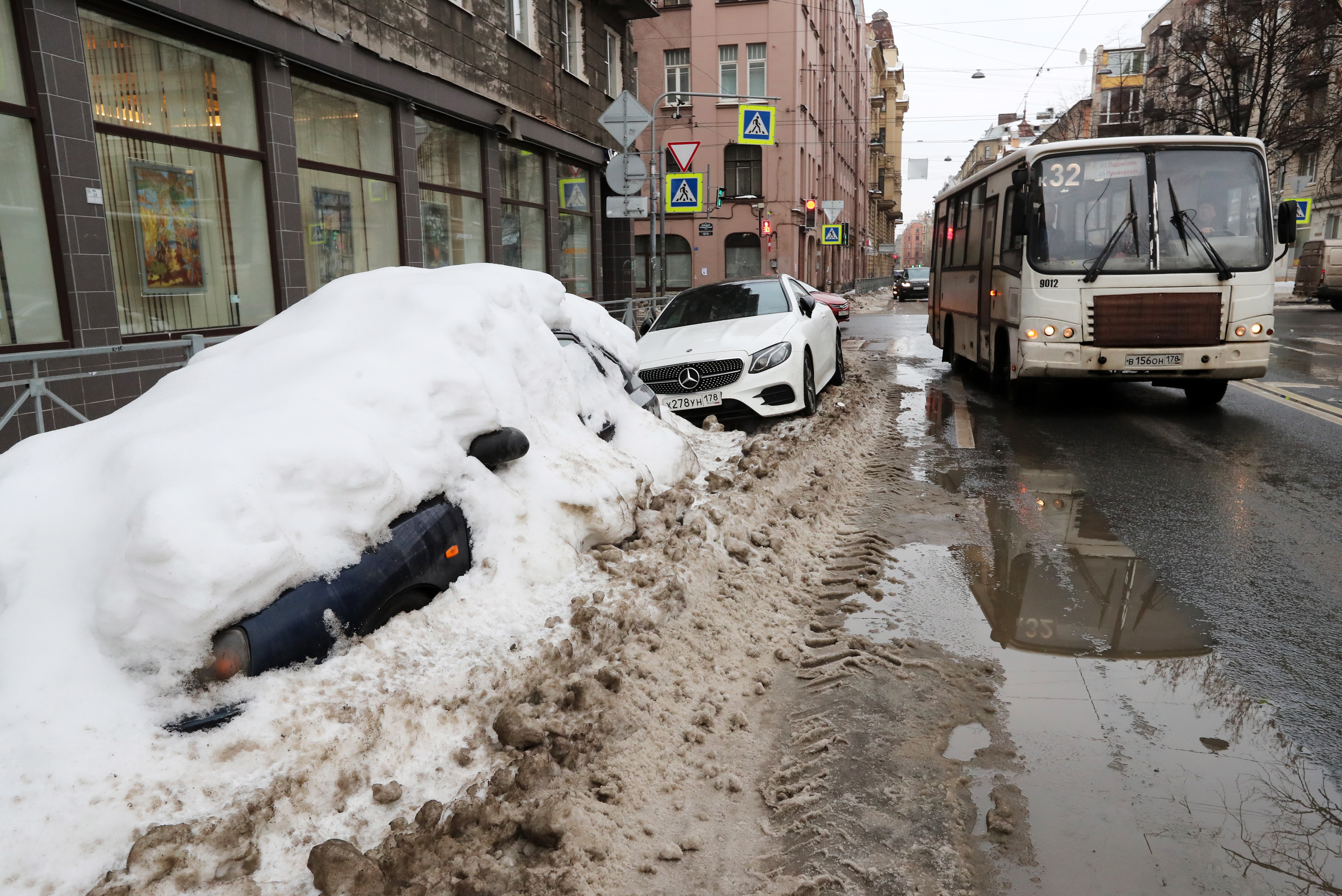Погодная ситуация. Питер завалило снегом. Петербург завалило снегом 12.12.2022. Снегопад в Петербурге. Петербург сугробы завалило снегом.