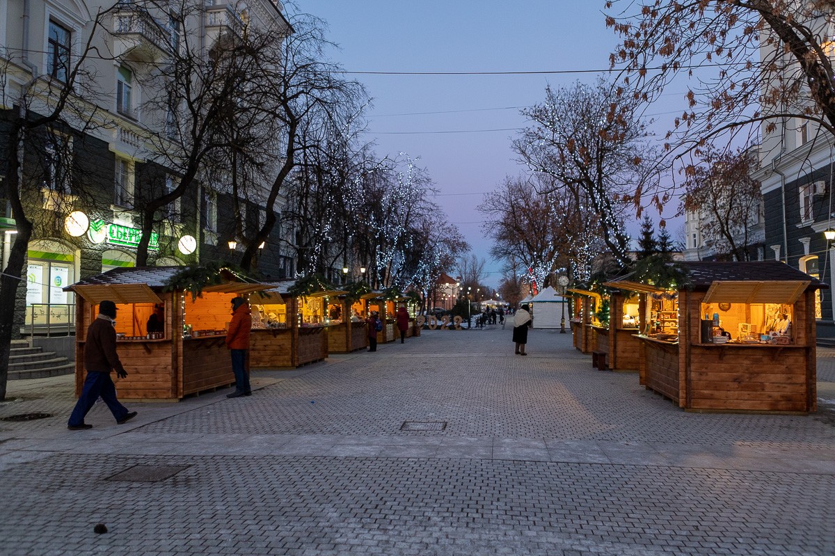 На новогодней ярмарке в Пскове торговцев освободили от аренды