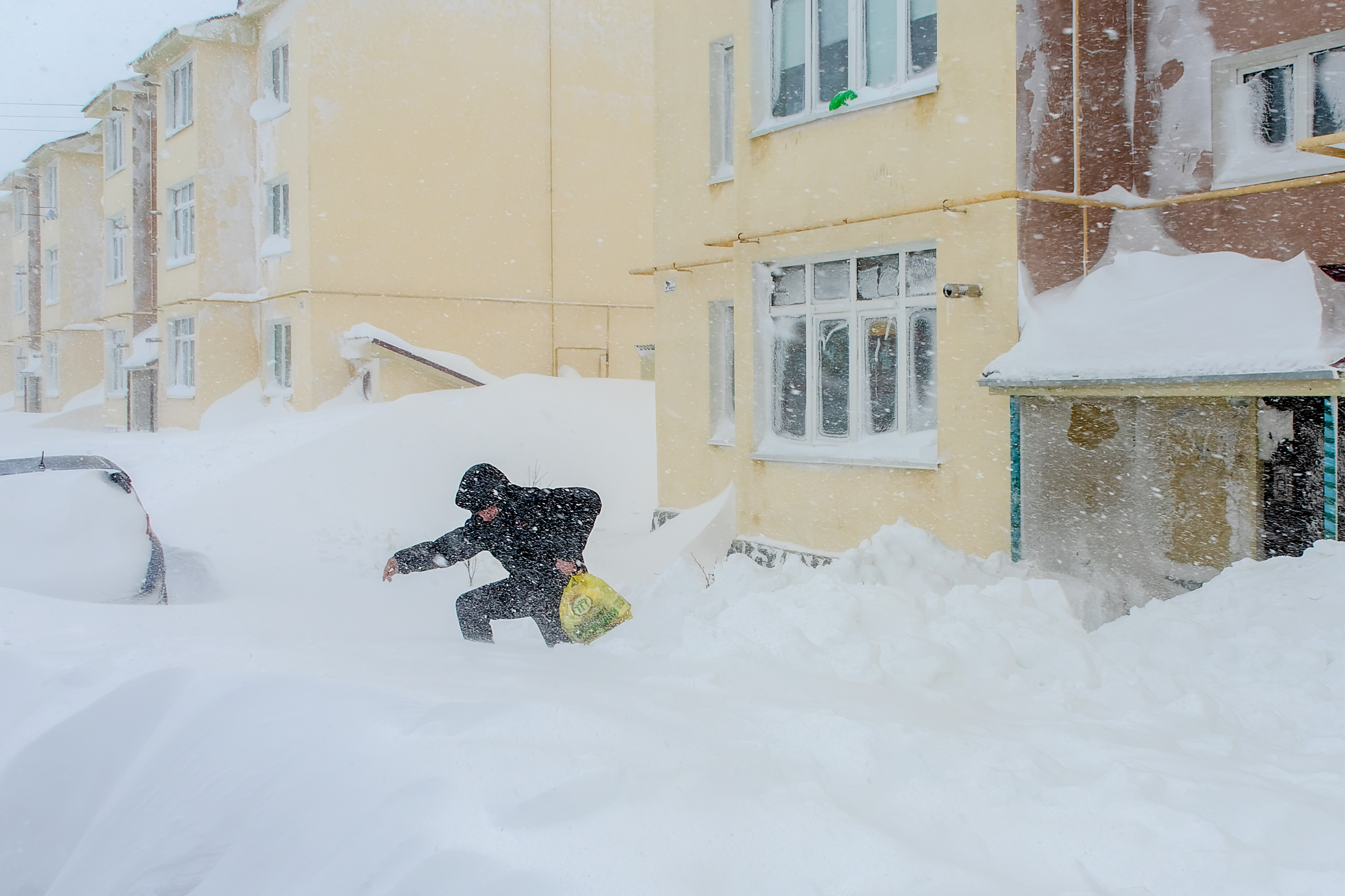 13 января 2024 г. Сахалин снегопад 2022. Южно-Сахалинск сугробы. Южно-Сахалинск метель 2022. Снежный циклон Сахалин.