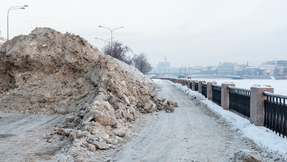 Петербург возглавил список городов-аутсайдеров по уборке снега этой зимой