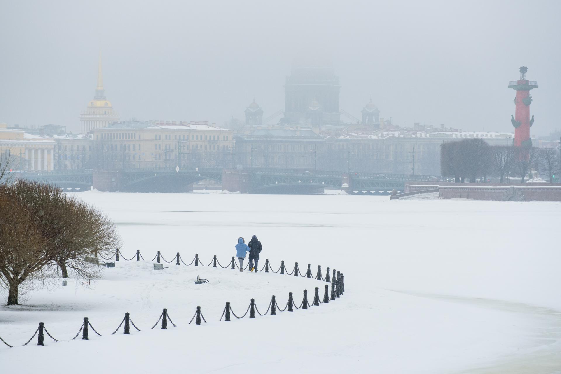 Погода в питере в ноябре 2023. Зима в Петербурге. Солнце в Питере зимой. Питер в феврале. Солнечный зимний день в городе.