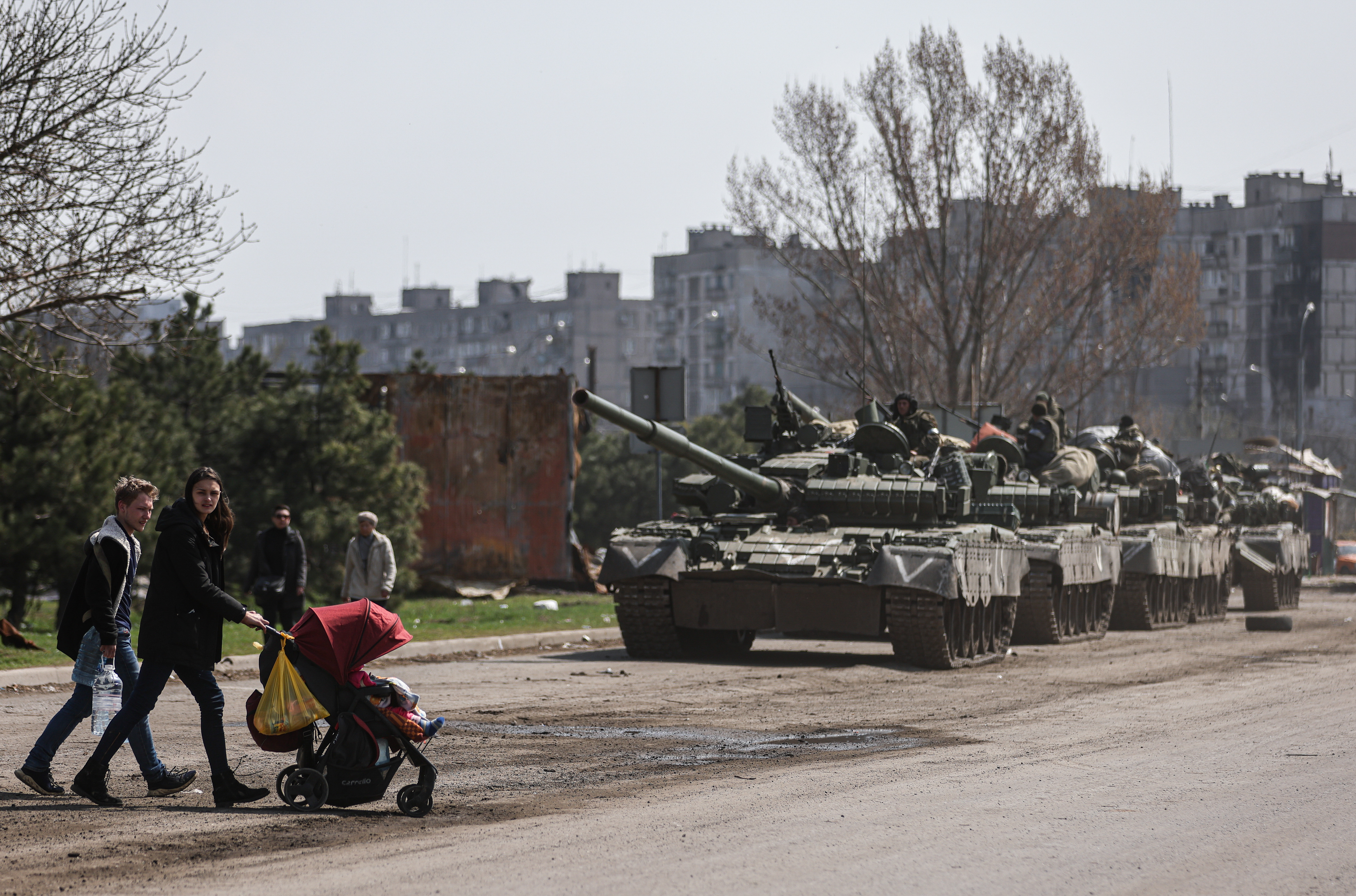 Сегодня 15 05. Российские войска в Киеве. Мариуполь войска РФ танк. Российские войска в Мариуполе.