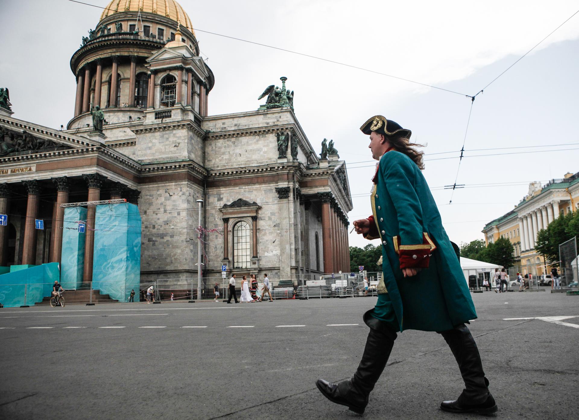 Интернет петербург. Мексин СПБ хроники. Праздник Петру в Питере фото. Городские истории. Фото праздник Петра первого на речном.