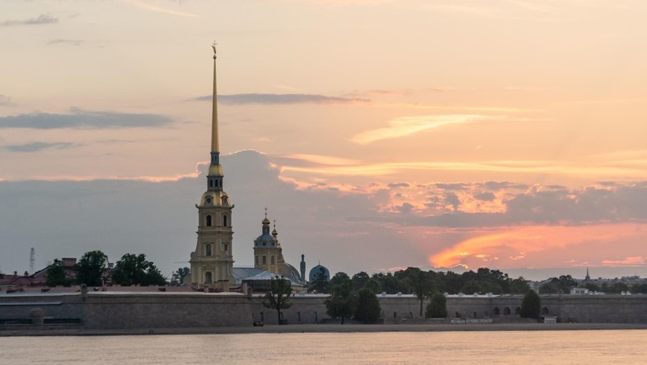 Фото загорающих у петропавловской крепости