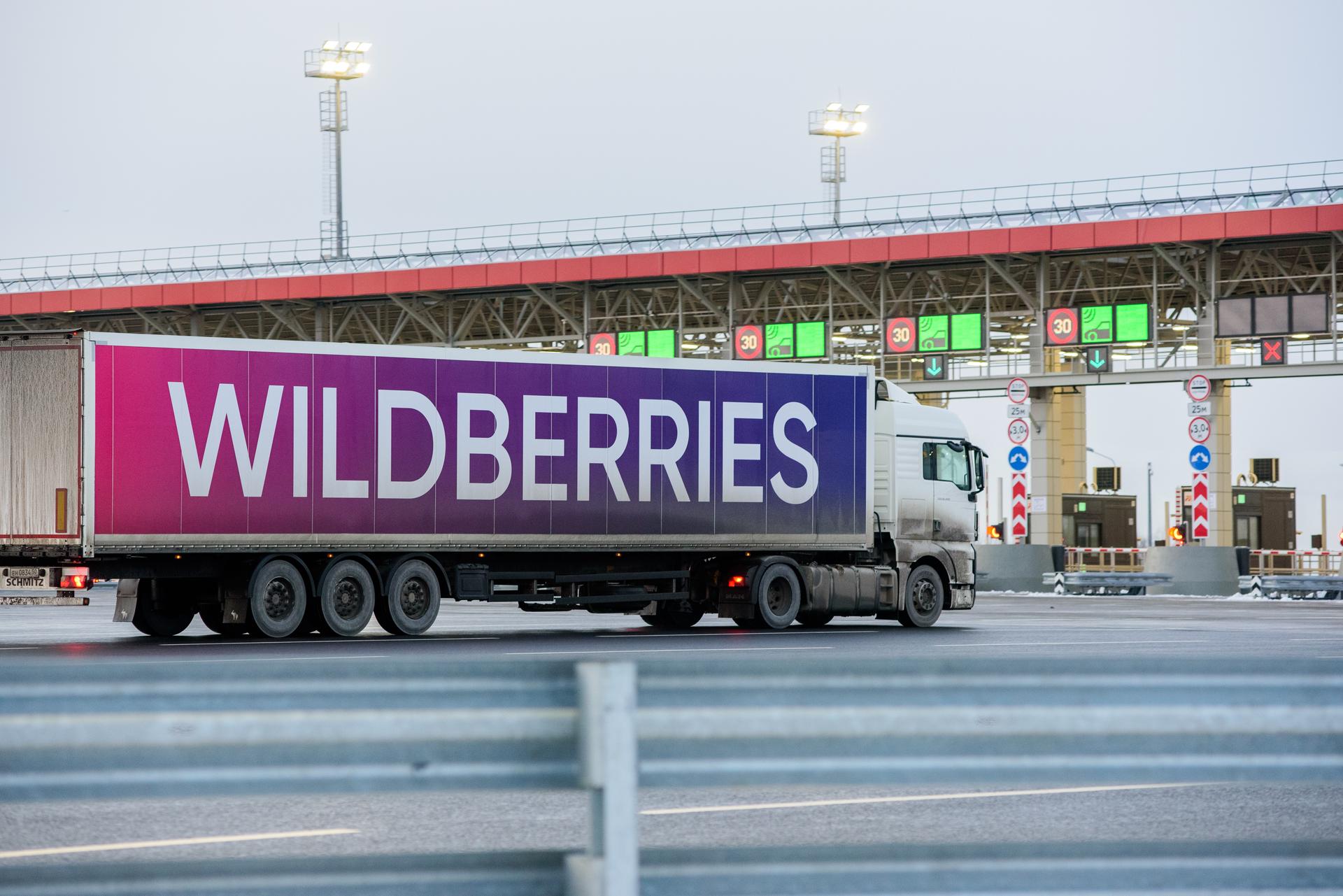 Https wildberries delivery. Wildberries грузовик. Фура вайлдберриз. Wildberries логистический центр. Вайлдберриз склад фуры.