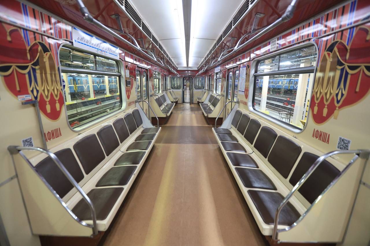 Поезда питерского метро