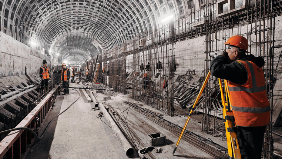 Метростроители показали фото из тоннеля станции Горный институт