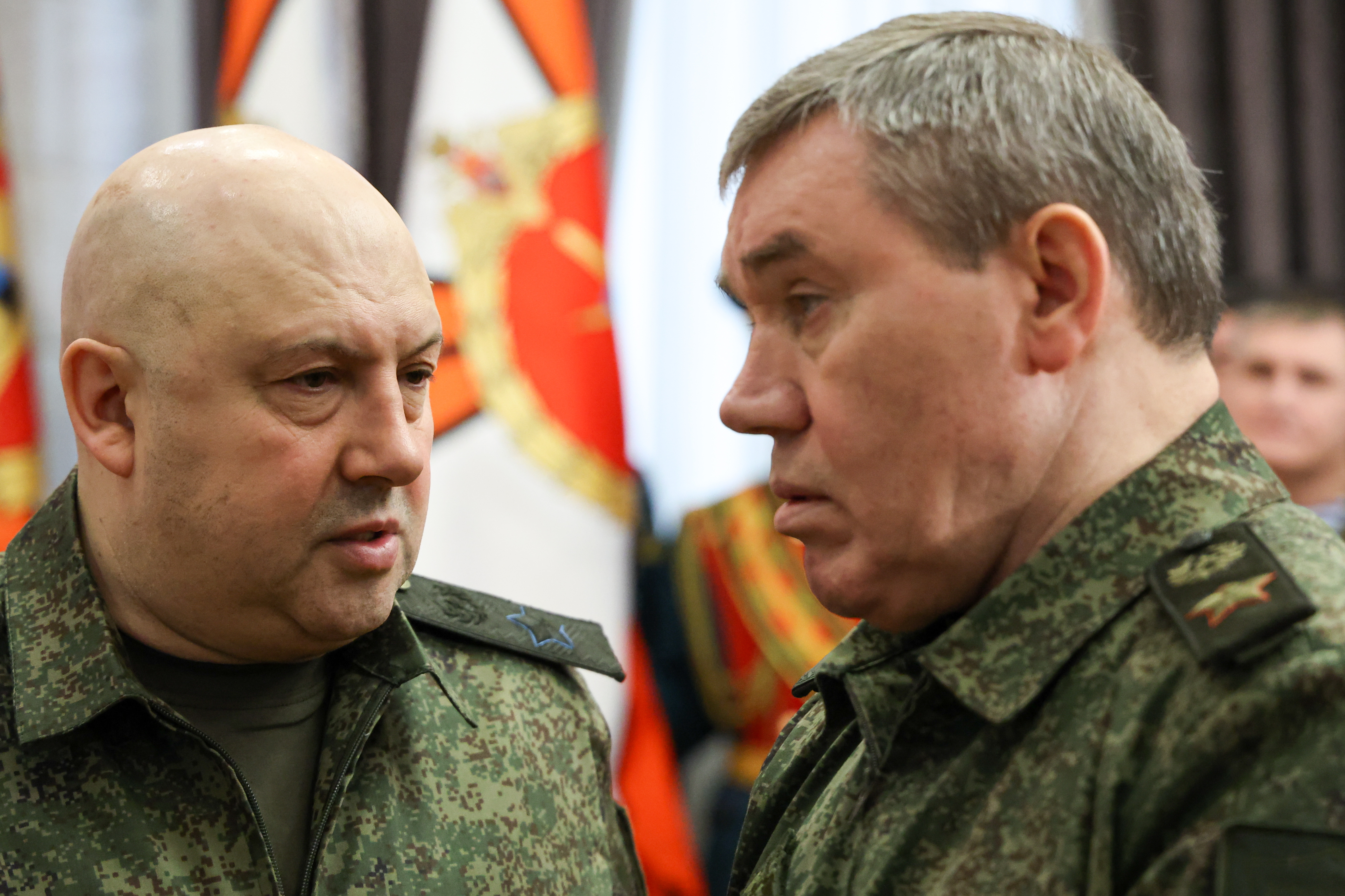 Генерал военной операции. Герасимов и Суровикин. Шойгу Герасимов Суровикин.