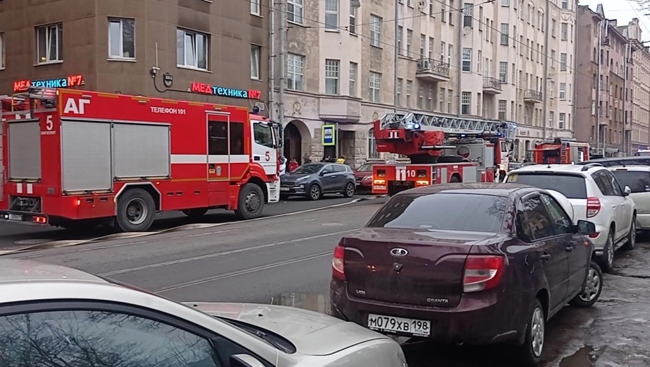 Камеры запечатлели взрыв перед пожаром в спа-центре на Петропавловской