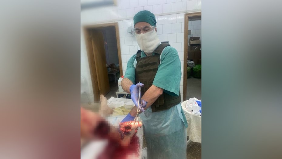 Хирурги петербургской ВМА в бронежилетах достали взрыватель мины из ноги военного