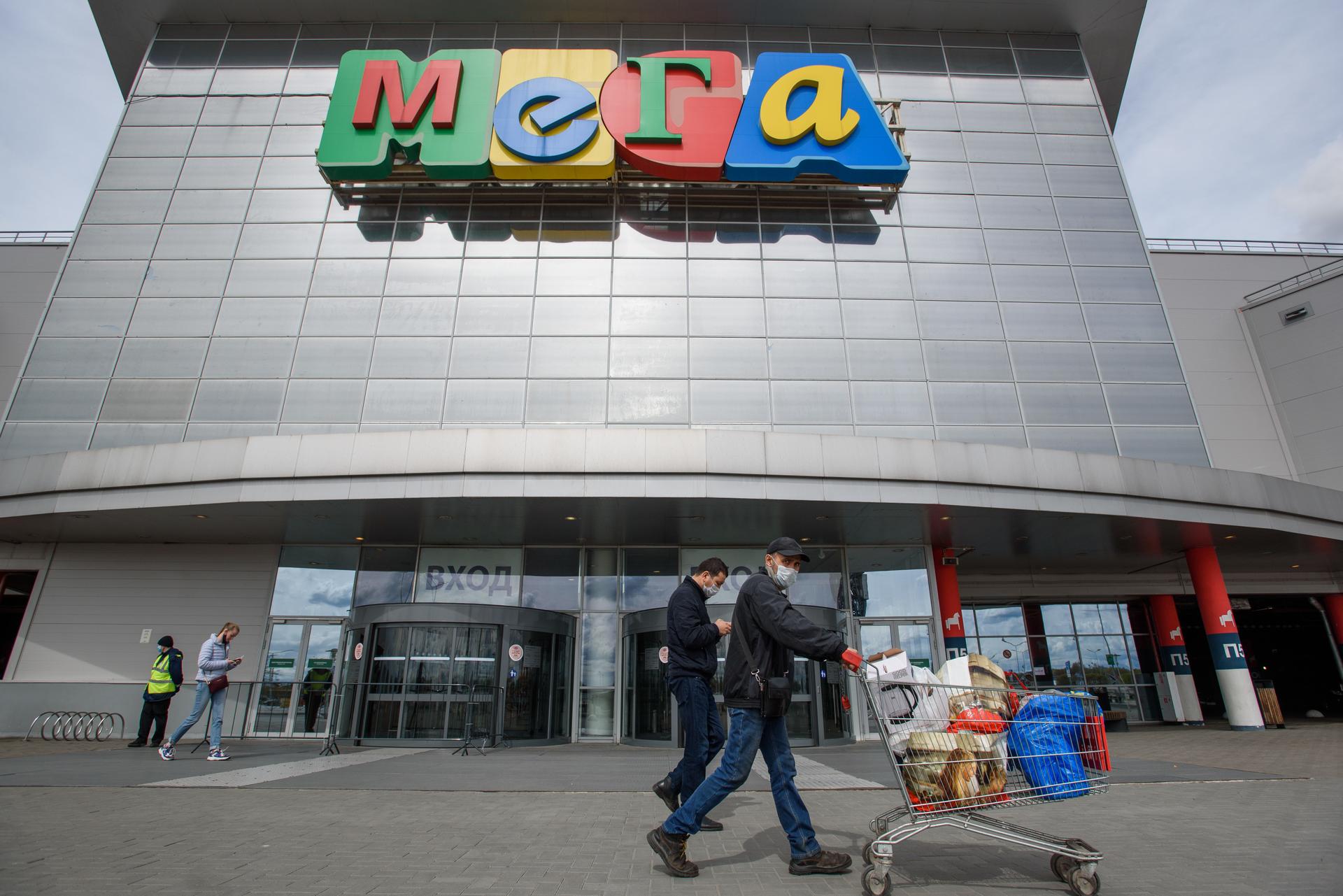 Владелец IKEA выставил торговые центры "Мега" на продажу