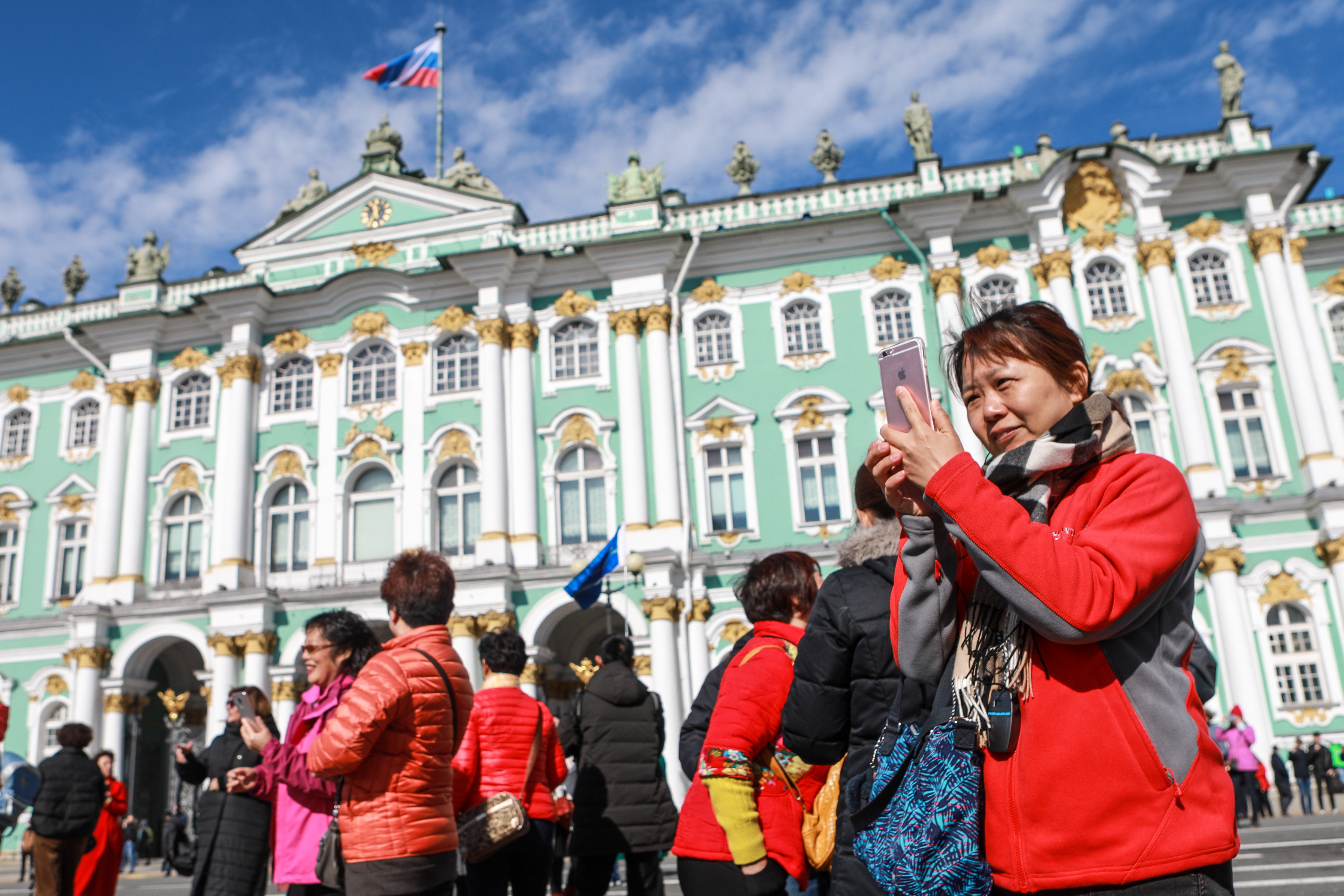 Санкт петербург 30 лет. Туристы в Санкт-Петербурге. Китайские туристы. Китайцы в Питере. Китайские туристы в Питере.