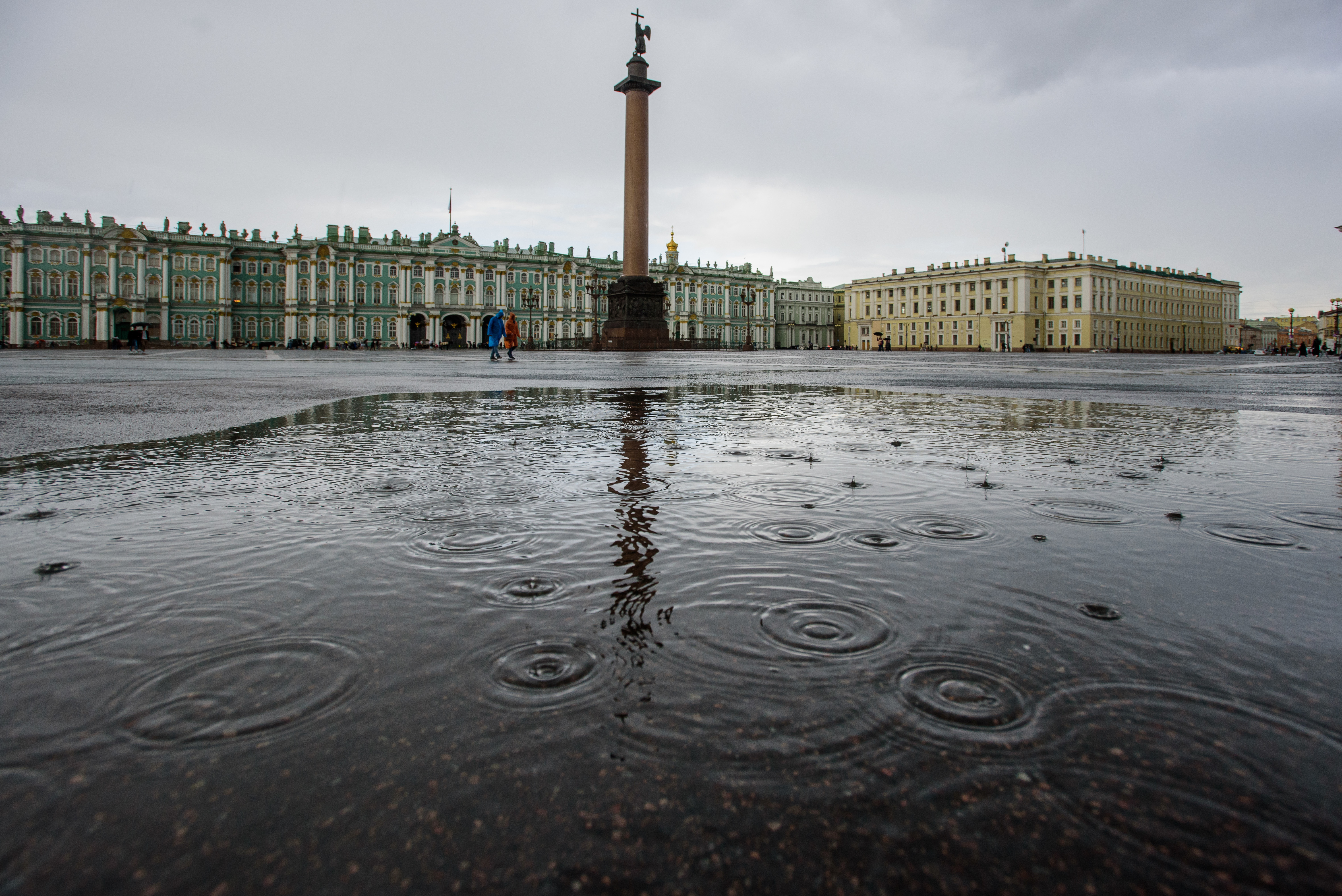 Погода в питере сейчас видео. Санкт-Петербург дождь. Пасмурный Петербург. Дождь в Петербурге. Санкт-Петербург после дождя.
