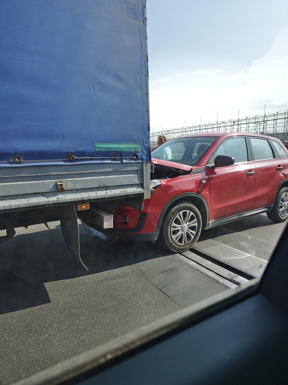 Серия ДТП утром 22 июня сковала движение у Большеохтинского моста в  Петербурге