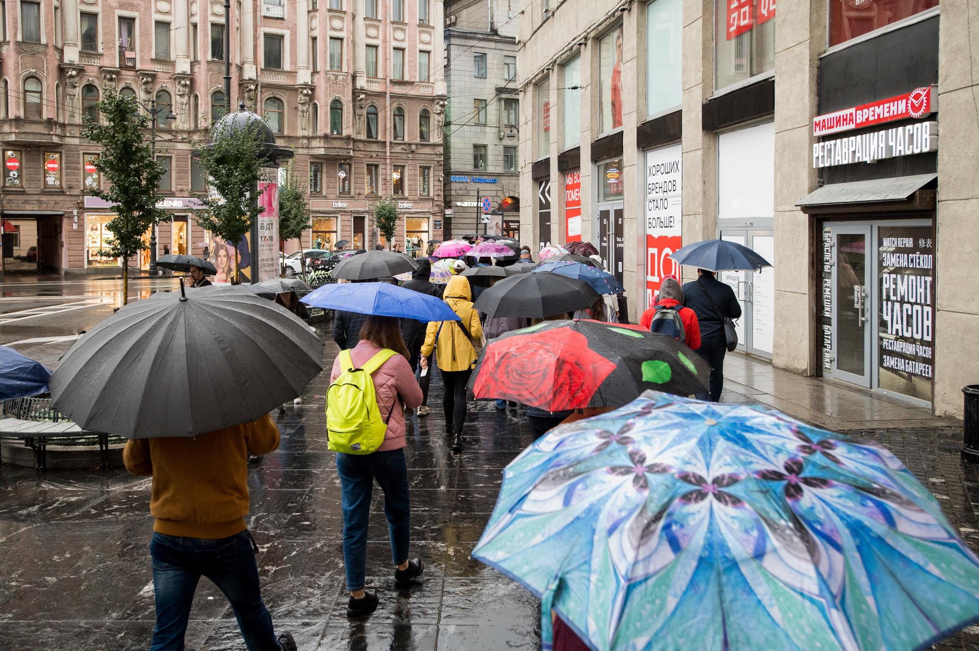 В Петербурге погодная опасность из-за жары сменится штормовым  предупреждением