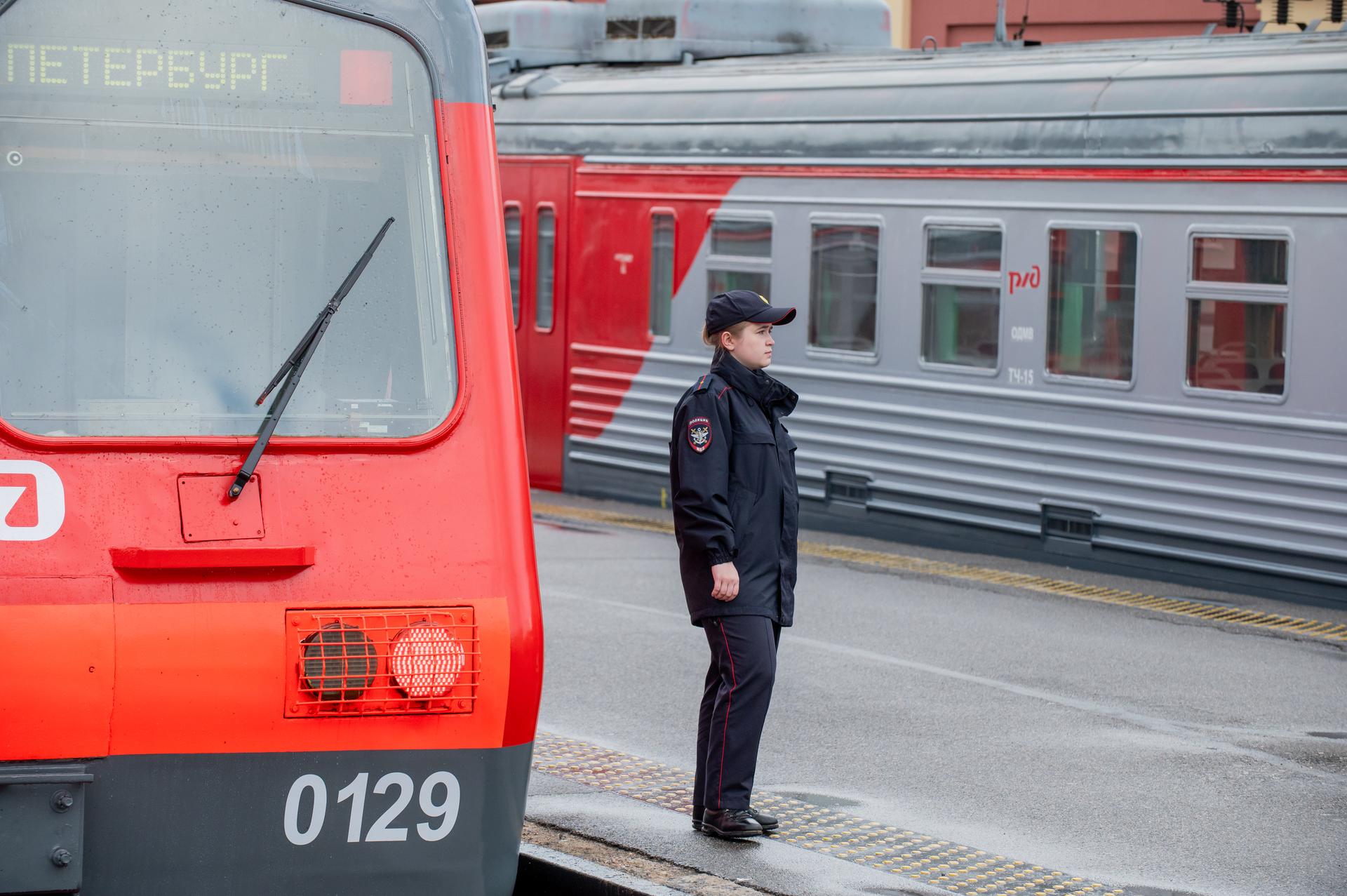 Поезд 179 санкт петербург евпатория. Поезд Санкт-Петербург Евпатория. Поезд 179/180 Санкт-Петербург Евпатория. Поезд Евпатория Минск. Ульяновск Евпатория поезд.