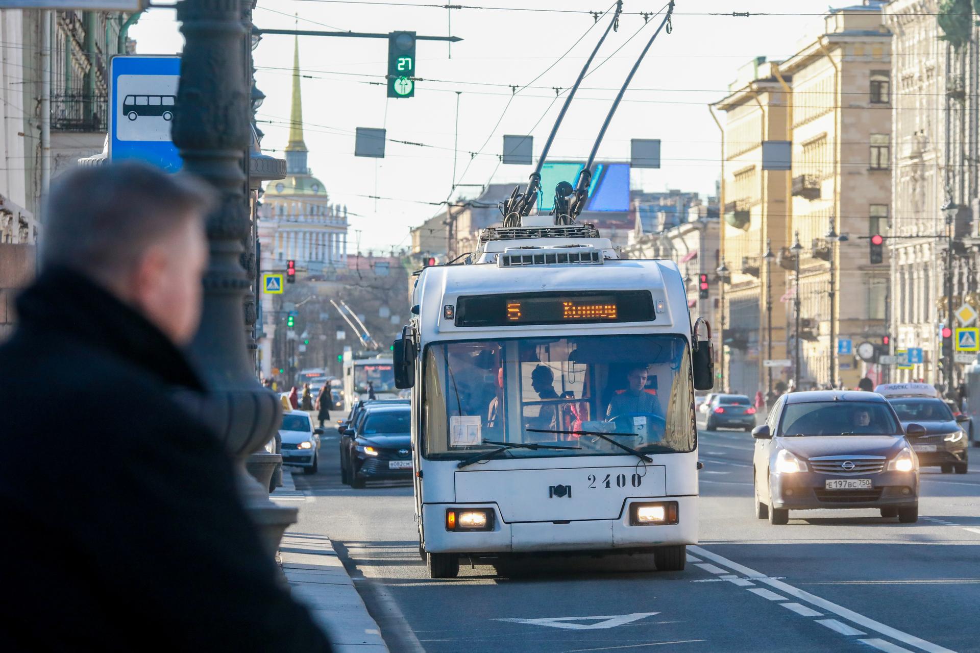 В Петербурге общественный транспорт опаздывает на 40 минут из-за пробок