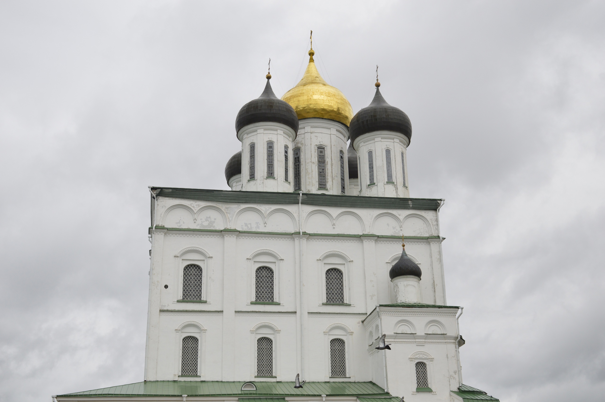 Псков Кремль и Троицкий собор фото